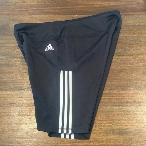 Adidas women’s black 2XL shorts - Picture 3 of 3